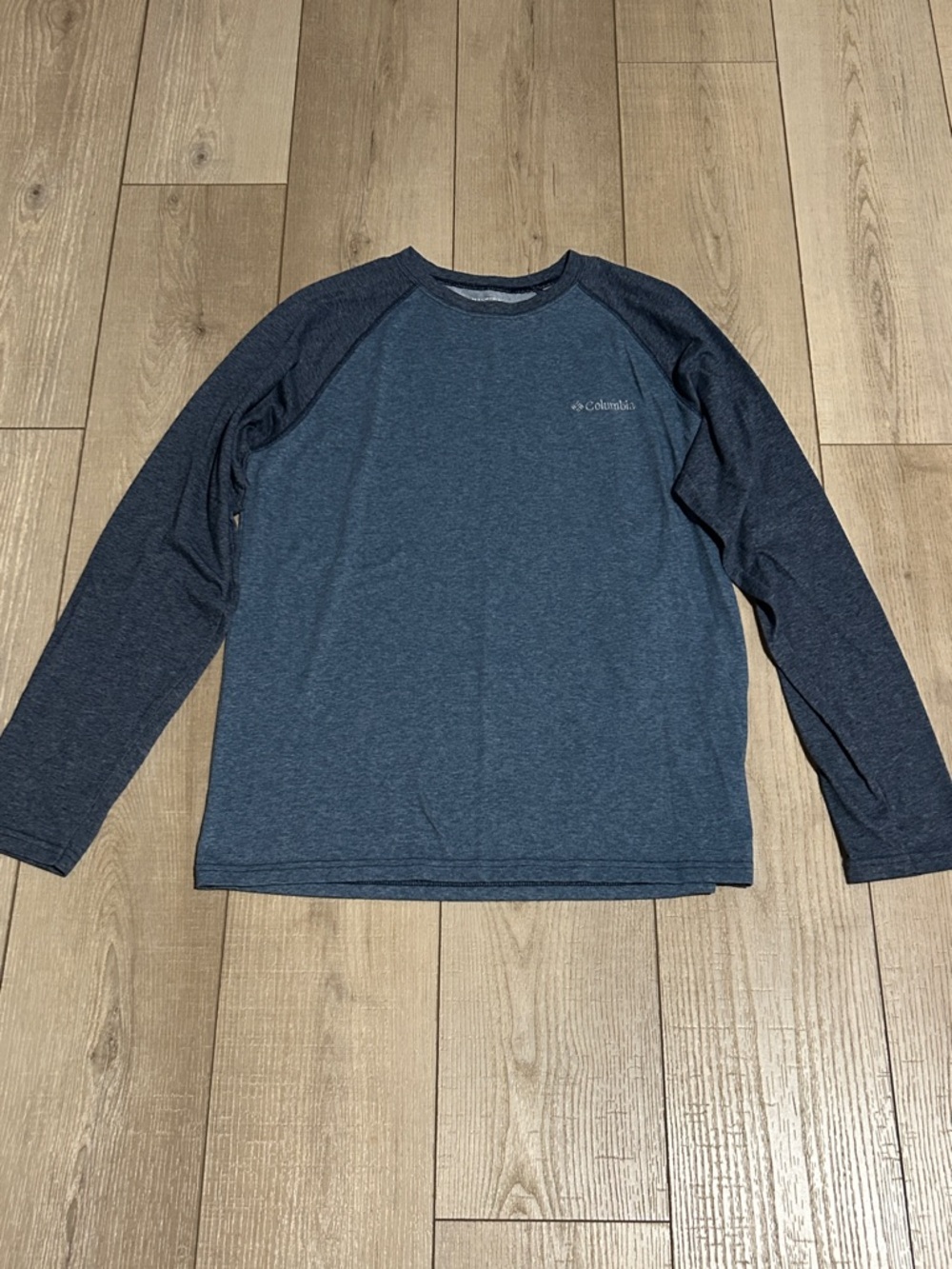 Columbia Men’s Long Sleeve Two-Tone Navy/Heather Blue Performance Tee